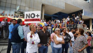 State Department pulls remaining staff from Venezuela, urges all Americans to leave